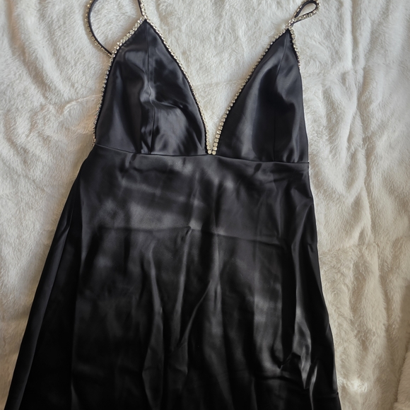 Elegant Black Satin HOUSE OF HARLOW DRESS with Crystal Size 6 - Picture 4 of 14